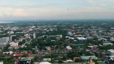 Bacolod, Batı Visayas bölgesinde son derece kentleşmiş bir kıyı kentidir. Zenciler Batı, Filipinler.