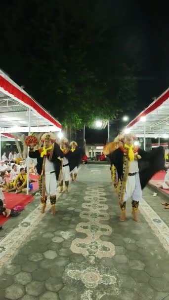 Bali Sep 2022 Los Hombres Con Vestimenta Tradicional Realizan Una — Vídeos de Stock