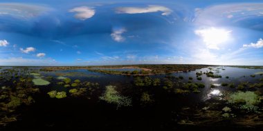 Göl ve kuşlarla dolu bir rezervasyon. Kumana Ulusal Parkı, Sri Lanka. VR 360.