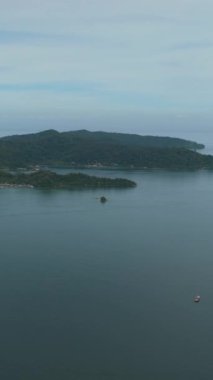 Tunku Abdul Rahman Deniz Parkı 'ndaki tropik adalar. Borneo, Malezya, Kota Kinabalu.