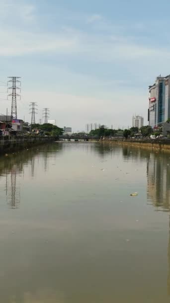 Luchtfoto Van Vuile Rivier Ciliwung Tussen Sloppenwijken Van Jakarta Het — Stockvideo
