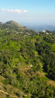 Ella 'nın havadan görünüşü Sri Lanka' nın güney kıyısındaki güzel küçük bir kasabadır..