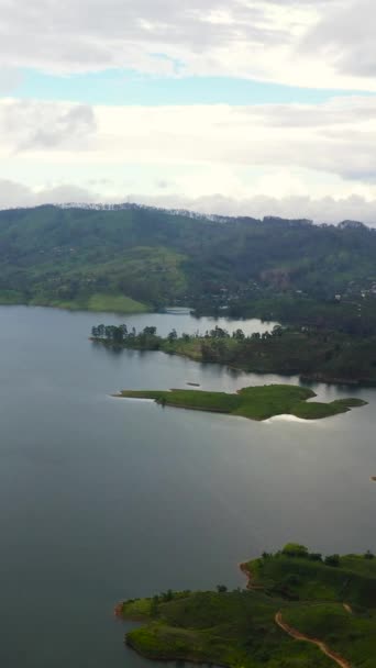 Aerial Drone Lake Mountains Tea Plantations Maskeliya Maussakelle Reservior Sri — Stok video