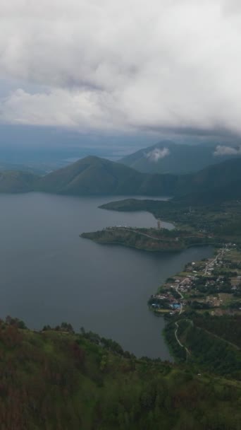 Top Uitzicht Samosir Island Een Groot Vulkanisch Eiland Lake Toba — Stockvideo