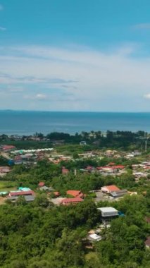 Kudat kentinin havadan görünüşü, Sabah eyaletinin Borneo adasında yer almaktadır..