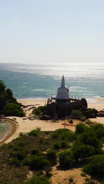 Luchtfoto Van Boeddhistisch Klooster Achtergrond Van Oceaan Sri Lanka — Stockvideo