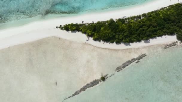 Pantai Berpasir Yang Indah Dan Laut Biru Pulau Timba Timba — Stok Video