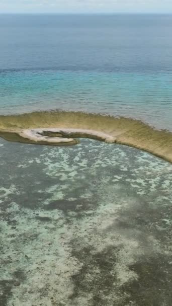 Воздушный Дрон Островка Коралловом Рифе Атолл Море Морской Парк Тун — стоковое видео