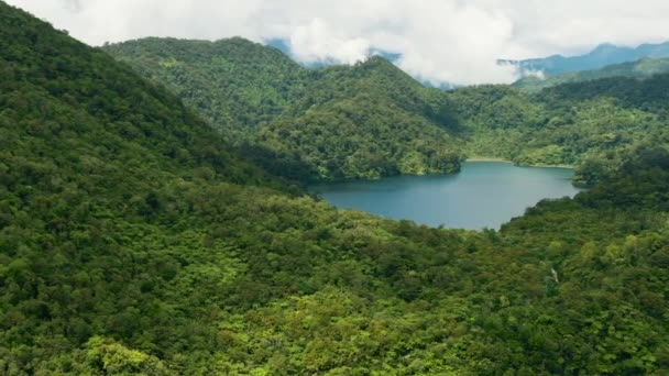 Lago Montagna Tra Vegetazione Tropicale Parco Naturale Dei Laghi Gemelli — Video Stock