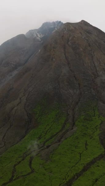 Sumatra Endonezya Daki Sinabung Dağı Nın Tepesindeki Volkan Manzarası — Stok video