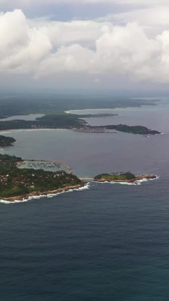 Aerial Drone Bay Hiriketiya Beach Palm Trees Surf Spot Sri — Stockvideo