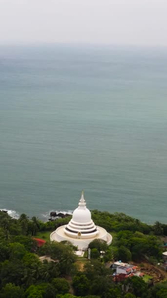 日本平和塔上からの眺め スリランカのUnawatuna近くの仏教寺院 — ストック動画