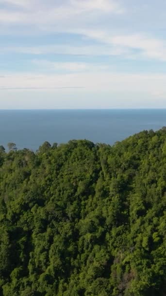 Montañas Con Selva Tropical Mar Azul Paisaje Tropical Sumatra Indonesia — Vídeos de Stock