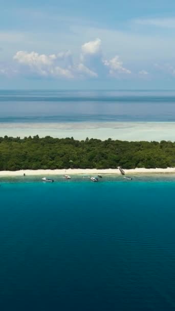 Luchtfoto Van Eiland Tropische Blauwe Zee Met Zandstrand Tropisch Landschap — Stockvideo