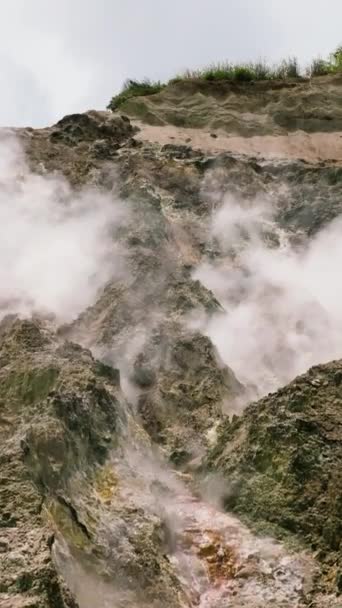 Aktiver Vulkan Mit Rauch Und Schwefelgasen Zeitlupe Vulkanische Dampfquelle Mag — Stockvideo