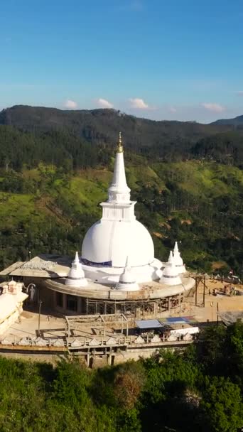 Biara Buddha Mahamevnawa Antara Pegunungan Dan Perbukitan Kuil Puncak Gunung — Stok Video