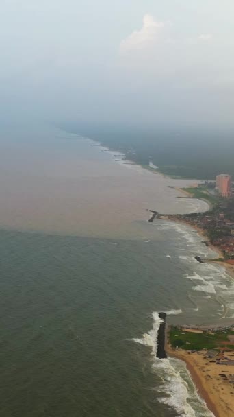 Horní Pohled Krásnou Písečnou Pláž Oceán Vlnami Negombo Srí Lanka — Stock video
