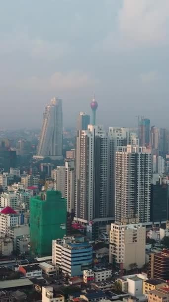 Flygfoto Över Colombo Stad Med Byggnader Och Gator Vid Solnedgången — Stockvideo
