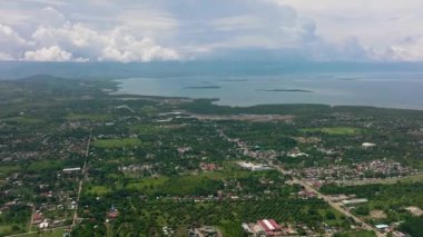 Palawan adasındaki Puerto Princesa şehrinin insansız hava aracı. Filipinler.