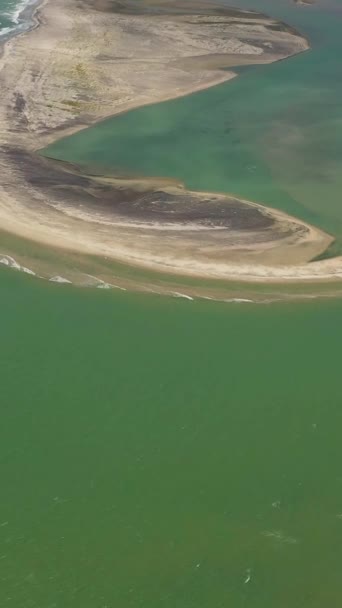Αεροφωτογραφία Των Ακτών Του Limestone Που Ήταν Παλαιότερα Μια Χερσαία — Αρχείο Βίντεο