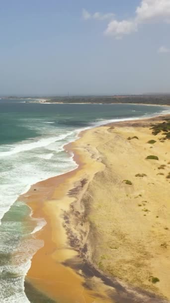 Een Tropisch Strand Een Blauwe Oceaan Peanut Farm Beach Sri — Stockvideo