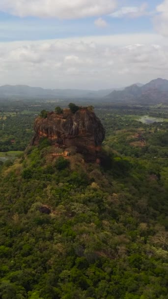 Вид Воздуха Скалу Сигирия Скалу Льва Близ Дамбуллы Шри Ланке — стоковое видео