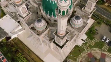 Sumatra 'daki geleneksel cami. Mescid Agung Syahrun Nur Tapanuli Selatan. Endonezya.