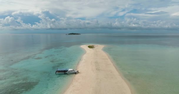 Kumsalın Turkuaz Suyun Havadan Görünüşü Timba Timba Adası Tun Sakaran — Stok video
