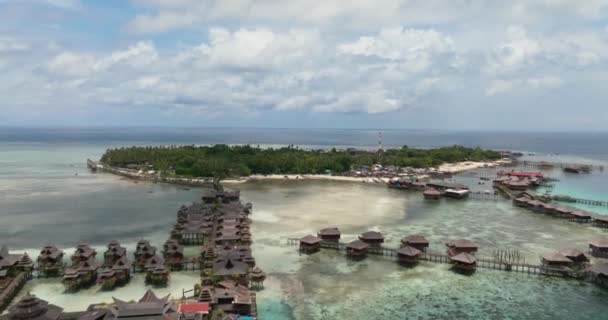 Τροπικό Νησί Της Mabul Μια Όμορφη Παραλία Και Κοραλλιογενή Ύφαλο — Αρχείο Βίντεο