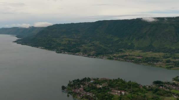 Punto Turístico Tuk Tuk Lago Toba Costa Isla Samosir Sumatra — Vídeo de stock