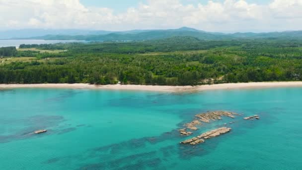 Luftaufnahme Von Seascape Mit Tropischem Sandstrand Und Blauem Meer Borneo — Stockvideo