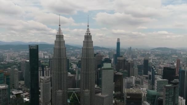 马来西亚吉隆坡 2022年9月11日 彼得罗尼亚塔和吉隆坡天际线的空中景观 马来西亚 — 图库视频影像