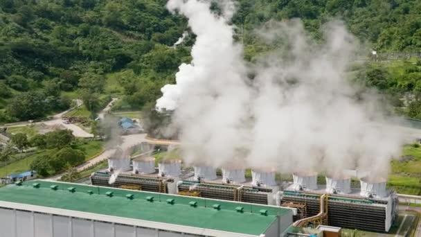 Вид Воздуха Геотермальную Электростанцию Горах Геотермальная Станция Паром Трубами Негрос — стоковое видео