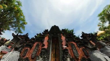 Bali 'deki Hindu tapınağı. Geleneksel Bali mimarisi. Endonezya.