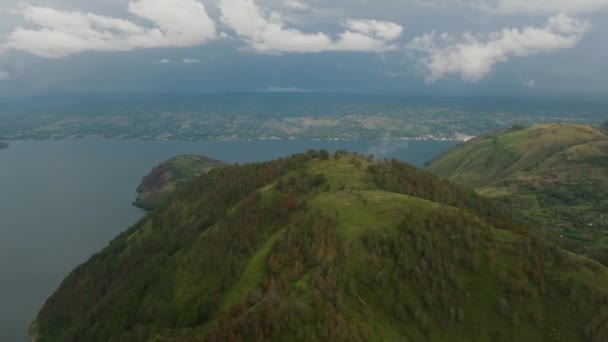 Samosir Adası Nın Havadan Görünüşü Toba Gölü Nde Büyük Bir — Stok video