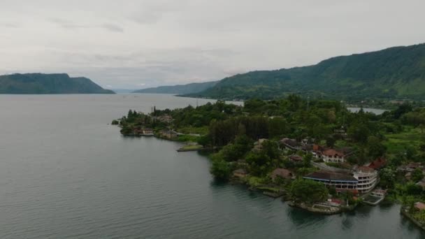 Drone Udara Dari Danau Toba Dan Pulau Samosir Desa Tuk — Stok Video