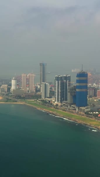 Воздушный Дрон Города Коломбо Современными Зданиями Морским Портом Шри Ланка — стоковое видео