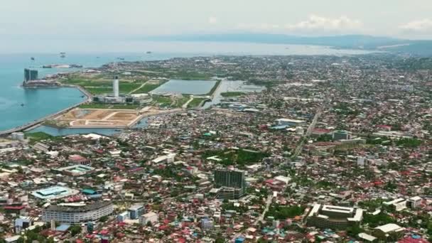 Vista Aérea Edificios Rascacielos Ciudad Cebú Paisaje Urbano Filipinas — Vídeo de stock