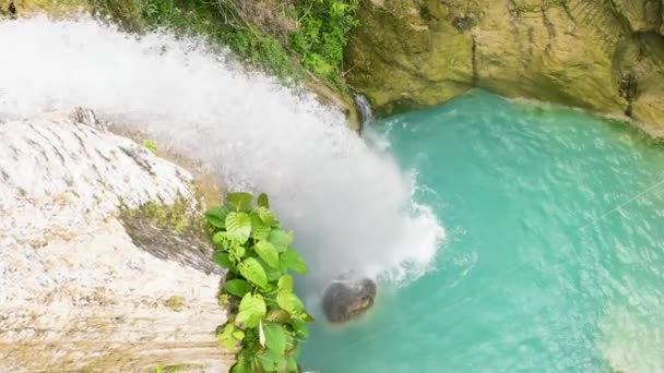 緑の森の滝について ゆっくり動くインバンカンフォールズ フィリピン — ストック動画