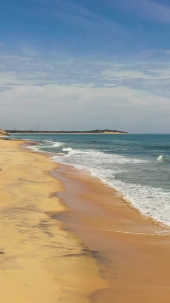 Wide Sandy Beach Ocean Surf Waves Sri Lanka — Stok video