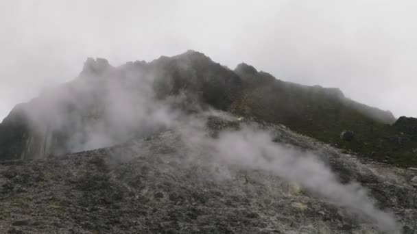 Vista Aérea Del Azufre Los Gases Volcánicos Hierven Conducto Fumarola — Vídeo de stock