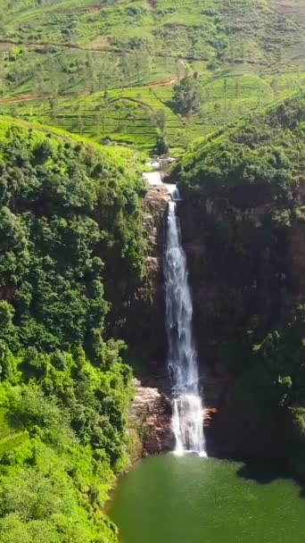 Drone Aereo Bella Cascata Montagna Gartmore Cade Maskeliya Sri Lanka — Video Stock