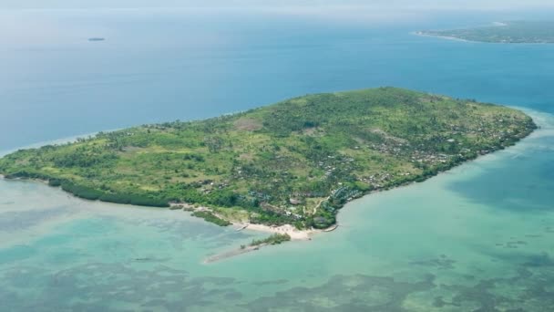 Вид Воздуха Остров Бадиан Фоне Моря Голубого Неба Филиппины — стоковое видео