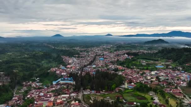 Miasto Berestagi Dolinie Wśród Ziem Uprawnych Sumatra Indonezja — Wideo stockowe