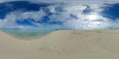 Güzel kumsallar ve mavi bir okyanus. Malezya. Timba Timba Adası. VR 360.