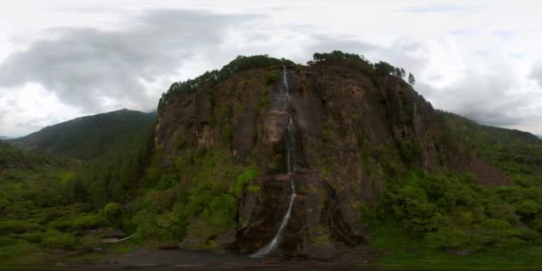 Piękny Wodospad Lesie Deszczowym Widok Lotu Ptaka Wodospad Bambarakanda Sri — Wideo stockowe