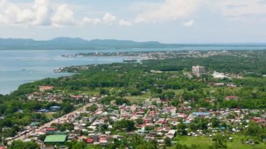 Palawan Adası 'ndaki Puerto Princesa şehrinin yerleşim bölgesi. Filipinler.