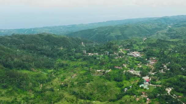 Vista Aérea Casas Agricultores Entre Tierras Agrícolas Una Provincia Montañosa — Vídeo de stock