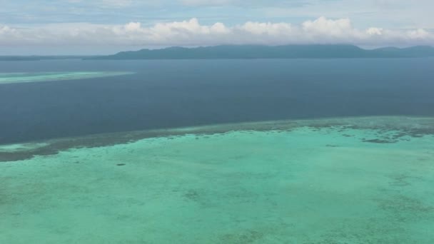 Вид Повітря Кораловий Риф Атол Бірюзовою Водою Морський Пейзаж Балабак — стокове відео