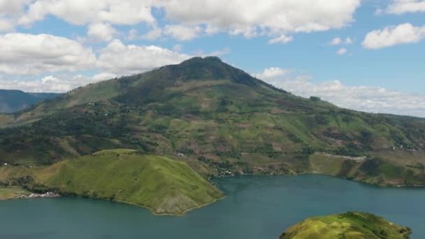 Κορυφαία Άποψη Της Λίμνης Toba Είναι Μια Τεράστια Ηφαιστειακή Λίμνη — Αρχείο Βίντεο
